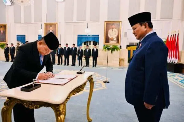 Panglima TNI Hadiri Pelantikan Menteri dan Pejabat Pemerintah Kabinet Merah Putih di Istana Negara Panglima TNI Hadiri Pelantikan Menteri dan Pejabat Pemerintah Kabinet Merah Putih di Istana Negara