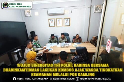Wujud Sinergitas TNI Polri, Babinsa Bersama Bhabinkamtibmas Lakukan Komsos Ajak Warga Tingkatkan Keamanan Melalui Pos Kamling