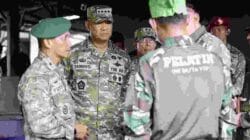 Wapang TNI Dampingi Menhan RI Tinjau Kesiapan Yonif TP 805/KSW di Papua Barat Wapang TNI Dampingi Menhan RI Tinjau Kesiapan Yonif TP 805/KSW di Papua Barat