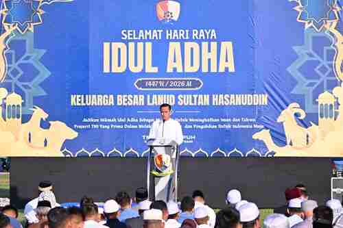 Idul Adha Penuh Makna di Lanud Sultan Hasanuddin, Ribuan Warga Ikuti Sholat Id dan Berbagi Kebahagiaan Melalui Kurban Idul Adha Penuh Makna di Lanud Sultan Hasanuddin, Ribuan Warga Ikuti Sholat Id dan Berbagi Kebahagiaan Melalui Kurban