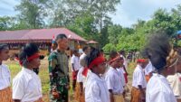 Antusiasme Tinggi Warnai Upacara Hardiknas di SD Naena Kekwa Bersama Satgas TMMD Kodim 1710/Mimika