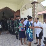 Iman dan Kerohanian Terjaga, Anggota Satgas TMMD ke-128 Kodim 1801/Manokwari Laksanakan Ibadah Minggu Bersama Warga