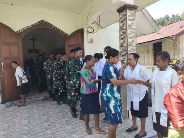 Iman dan Kerohanian Terjaga, Anggota Satgas TMMD ke-128 Kodim 1801/Manokwari Laksanakan Ibadah Minggu Bersama Warga Iman dan Kerohanian Terjaga, Anggota Satgas TMMD ke-128 Kodim 1801/Manokwari Laksanakan Ibadah Minggu Bersama Warga
