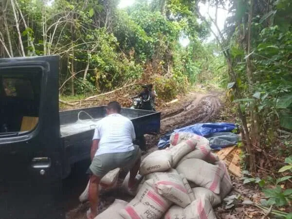 Dorongan Material Kembali Tiba, Satgas TMMD ke-128 Kejar Target Pembangunan Fisik Dorongan Material Kembali Tiba, Satgas TMMD ke-128 Kejar Target Pembangunan Fisik