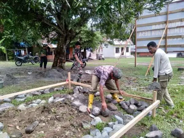Pondasi Bak Penampungan Air Bersih Mulai Dilaksanakan oleh Satgas TMMD ke-128 Kodim 1801/Manokwari Pondasi Bak Penampungan Air Bersih Mulai Dilaksanakan oleh Satgas TMMD ke-128 Kodim 1801/Manokwari