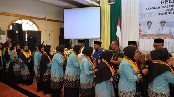 Kasdam XVIII/Kasuari Hadiri Pelepasan Jamaah Haji Papua Barat : Sinergi dan Kepedulian Mengiringi Langkah Suci ke Tanah Suci Kasdam XVIII/Kasuari Hadiri Pelepasan Jamaah Haji Papua Barat : Sinergi dan Kepedulian Mengiringi Langkah Suci ke Tanah Suci