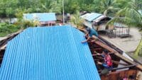 Satgas TMMD Ke-128 Kodim 1710/Mimika Genjot Pembangunan 5 Unit Rumah di Kampung Keakwa, Fokus Pemasangan Atap