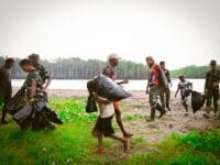 Aksi Bersih Pantai Keakwa oleh Satgas TMMD Kodim 1710/Mimika