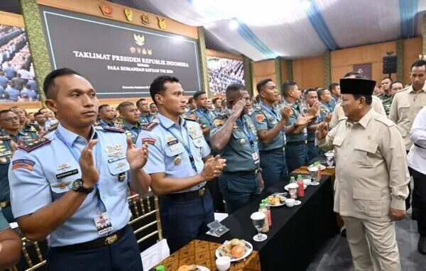 Panglima TNI Dampingi Presiden Berikan Taklimat kepada 1.500 Komandan Satuan TNI di Unhan Bogor Panglima TNI Dampingi Presiden Berikan Taklimat kepada 1.500 Komandan Satuan TNI di Unhan Bogor