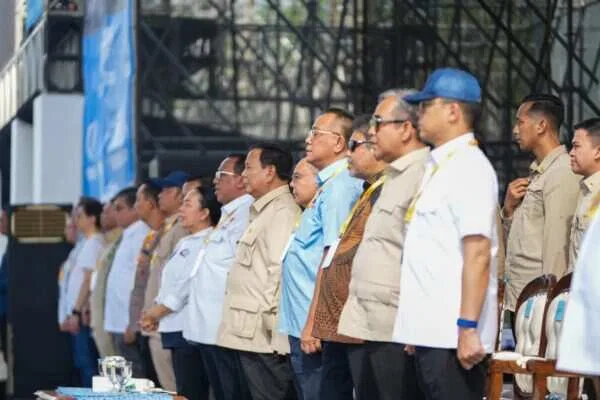 Panglima TNI Dampingi Presiden RI Hadiri Hari Buruh Internasional