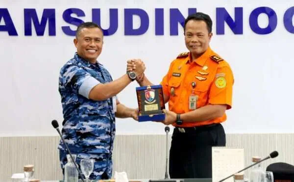 Sinergi Tanpa Batas, Kabasarnas Beri Penghargaan Khusus untuk Lanud Sjamsudin Noor Sinergi Tanpa Batas, Kabasarnas Beri Penghargaan Khusus untuk Lanud Sjamsudin Noor