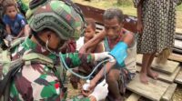 Prajurit Koops TNI Habema Serentak Berikan Pelayanan Kesehatan di Pelosok Papua