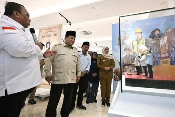 Panglima TNI Dampingi Presiden Prabowo Resmikan Museum Ibu Marsinah di Nganjuk