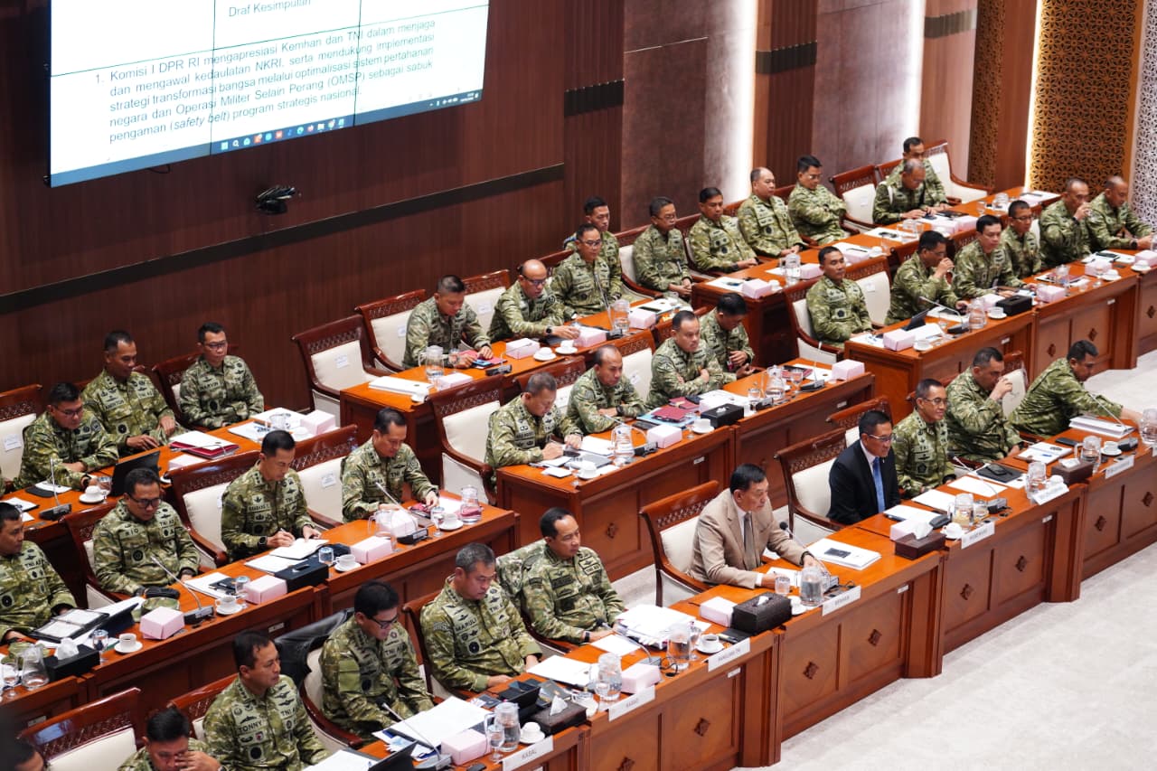 Panglima TNI Hadiri Raker Bersama Komisi I DPR RI Bahas Dinamika Geopolitik dan Misi Perdamaian Dunia Panglima TNI Hadiri Raker Bersama Komisi I DPR RI Bahas Dinamika Geopolitik dan Misi Perdamaian Dunia