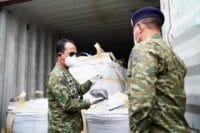 Kasum TNI Tinjau Pemeriksaan Kontainer Mineral Hasil Penindakan TNI AL di Batam