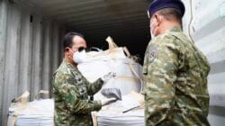 Kasum TNI Tinjau Pemeriksaan Kontainer Mineral Hasil Penindakan TNI AL di Batam Kasum TNI Tinjau Pemeriksaan Kontainer Mineral Hasil Penindakan TNI AL di Batam