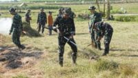 Pererat Kemanunggalan, Brigif TP 33/Naga Sesha Gelar Karya Bakti dan Anjangsana di Bubulan Bojonegoro