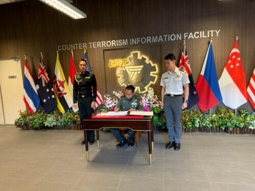 Asintel Panglima TNI Perkuat Kerja Sama Intelijen Indonesia-Singapura Melalui Pertemuan Ke-24 ISJIC Asintel Panglima TNI Perkuat Kerja Sama Intelijen Indonesia-Singapura Melalui Pertemuan Ke-24 ISJIC