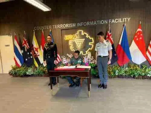 Asintel Panglima TNI Perkuat Kerja Sama Intelijen Indonesia-Singapura Melalui Pertemuan Ke-24 ISJIC Asintel Panglima TNI Perkuat Kerja Sama Intelijen Indonesia-Singapura Melalui Pertemuan Ke-24 ISJIC