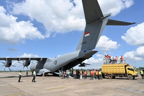 Menembus Jarak Demi Terangnya Negeri, Lanud Sjamsudin Noor Dukung Misi Airbus A-4002M TNI AU Percepat Pemulihan Kelistrikan Sumatera Menembus Jarak Demi Terangnya Negeri, Lanud Sjamsudin Noor Dukung Misi Airbus A-4002M TNI AU Percepat Pemulihan Kelistrikan Sumatera