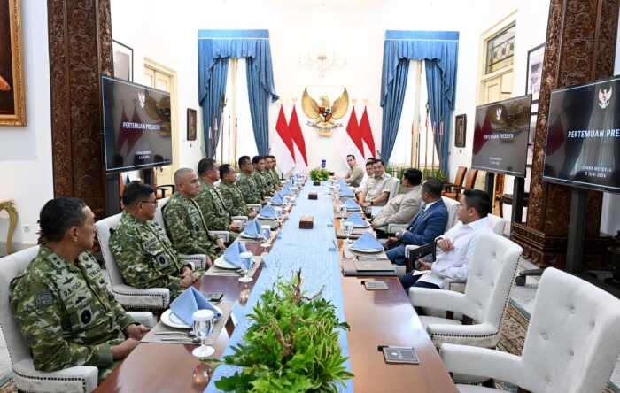 Panglima TNI Laporkan Perkembangan Program Strategis TNI kepada Presiden Prabowo Subianto Panglima TNI Laporkan Perkembangan Program Strategis TNI kepada Presiden Prabowo Subianto
