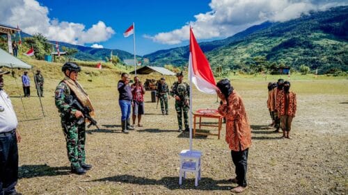 Delapan OPM Kodap XV/NK Memilih Jalan Damai, Kiwirok Menorehkan Harapan Baru untuk Masa Depan Papua Delapan OPM Kodap XV/NK Memilih Jalan Damai, Kiwirok Menorehkan Harapan Baru untuk Masa Depan Papua