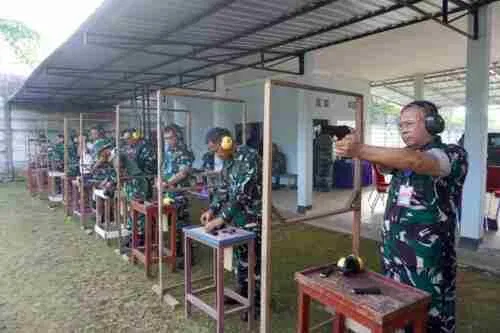 Asah Ketangkasan dan Fokus Tempur, Lanud Sjamsudin Noor Gelar Latihan Menembak Berkala Guna Perkuat Ketangguhan dan Kesiapsiagaan Prajurit Asah Ketangkasan dan Fokus Tempur, Lanud Sjamsudin Noor Gelar Latihan Menembak Berkala Guna Perkuat Ketangguhan dan Kesiapsiagaan Prajurit