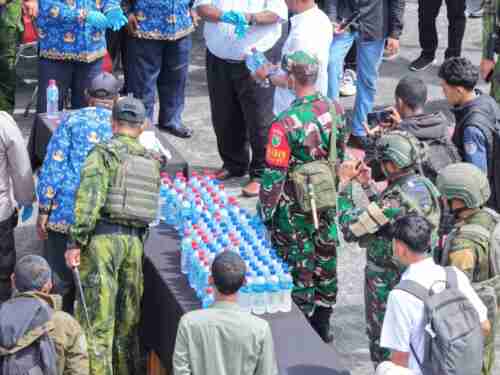Kodim 1714/Puncak Jaya Bersinergi dengan Polri dan Pemda Musnahkan Miras Ilegal Demi Menjaga Kamtibmas Kodim 1714/Puncak Jaya Bersinergi dengan Polri dan Pemda Musnahkan Miras Ilegal Demi Menjaga Kamtibmas