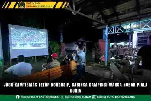 Jaga Kamtibmas Tetap Kondusif, Babinsa Dampingi Warga Nobar Piala Dunia Jaga Kamtibmas Tetap Kondusif, Babinsa Dampingi Warga Nobar Piala Dunia
