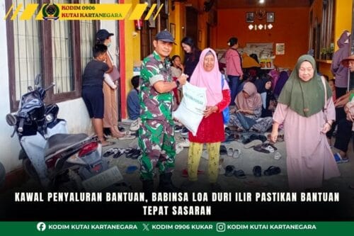Kawal Penyaluran Bantuan, Babinsa Loa Duri Ilir Pastikan Bantuan Tepat Sasaran Kawal Penyaluran Bantuan, Babinsa Loa Duri Ilir Pastikan Bantuan Tepat Sasaran