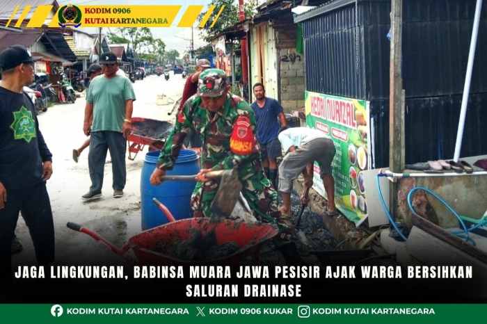 Jaga Lingkungan, Babinsa Muara Jawa Pesisir Ajak Warga Bersihkan Saluran Drainase Jaga Lingkungan, Babinsa Muara Jawa Pesisir Ajak Warga Bersihkan Saluran Drainase