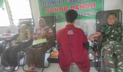Antisipasi Krisis Stok, Dua Koramil Jajaran Kodim Bojonegoro Gelar Bakti Sosial Donor Darah Antisipasi Krisis Stok, Dua Koramil Jajaran Kodim Bojonegoro Gelar Bakti Sosial Donor Darah