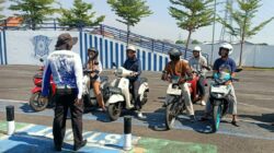 Polantas Tuban Permudah Layanan SIM, STNK, dan BPKB, Warga Tuban Antusias Berkonsultasi Polantas Tuban Permudah Layanan SIM, STNK, dan BPKB, Warga Tuban Antusias Berkonsultasi