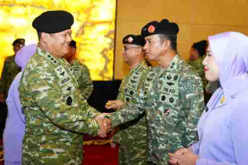 Irjen TNI Pimpin Laporan Korps Kenaikan Pangkat 105 Pati TNI Irjen TNI Pimpin Laporan Korps Kenaikan Pangkat 105 Pati TNI