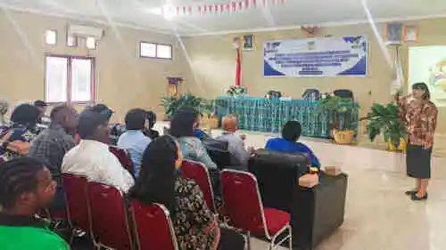 Babinsa Koramil Kuala Kencana Hadiri Sosialisasi PHBS dan Pencegahan HIV/AIDS