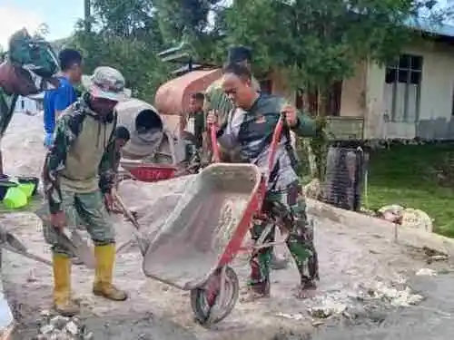 Turun Langsung ke Lapangan, Dansatgas TMMD Ke-129 Kodim 1807/Sorsel Kobarkan Semangat Gotong Royong Warga