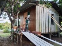 TMMD Ke-129 Kodim 1807/Sorong Selatan Mulai Wujudkan Rumah Layak Huni, Rehab RTLH Milik Ibu Diana Capai 25 Persen