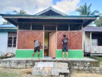 Satgas TMMD Ke-129 Kodim 1807/Sorong Selatan Percepat Rehab RTLH Milik Pak Herman, Wujud Nyata Kepedulian TNI untuk Kesejahteraan Rakyat