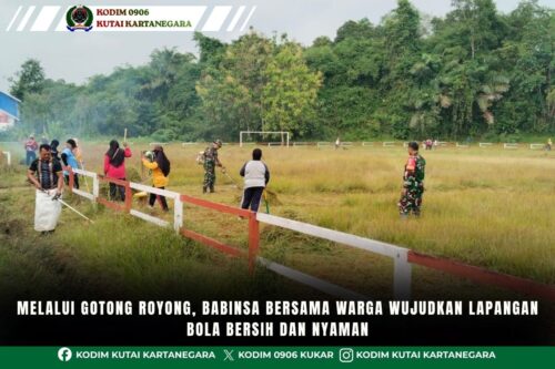 Melalui Gotong Royong, Babinsa Bersama Warga Wujudkan Lapangan Bola Bersih dan Nyaman