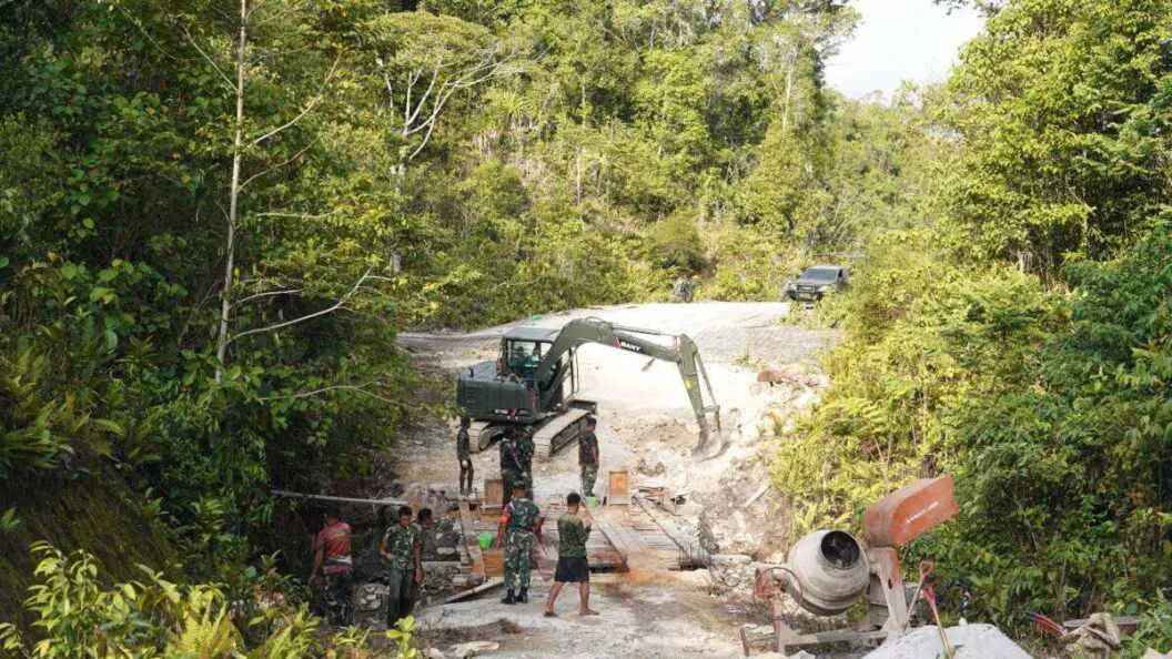 Dansatgas TMMD Ke-129 Tinjau Langsung Rehab Jembatan di Kampung Sesor, Pastikan Pembangunan Tepat Sasaran dan Berkualitas Dansatgas TMMD Ke-129 Tinjau Langsung Rehab Jembatan di Kampung Sesor, Pastikan Pembangunan Tepat Sasaran dan Berkualitas