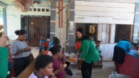 Dansatgas TMMD Ke-129 Kodim 1807/Sorong Selatan Bersama Persit Dorong Kemandirian Ekonomi Warga Melalui Penyuluhan dan Pelatihan UMKM