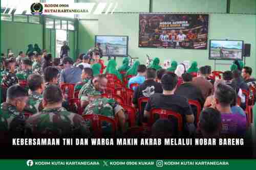 Kebersamaan TNI Dan Warga Makin Akrab Melalui Nobar Bareng Kebersamaan TNI Dan Warga Makin Akrab Melalui Nobar Bareng