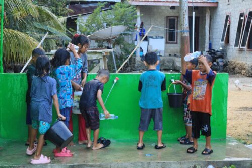 Senyum Anak-Anak di Tengah Air Bersih, Bukti Nyata TMMD Hadir untuk Warga Senyum Anak-Anak di Tengah Air Bersih, Bukti Nyata TMMD Hadir untuk Warga