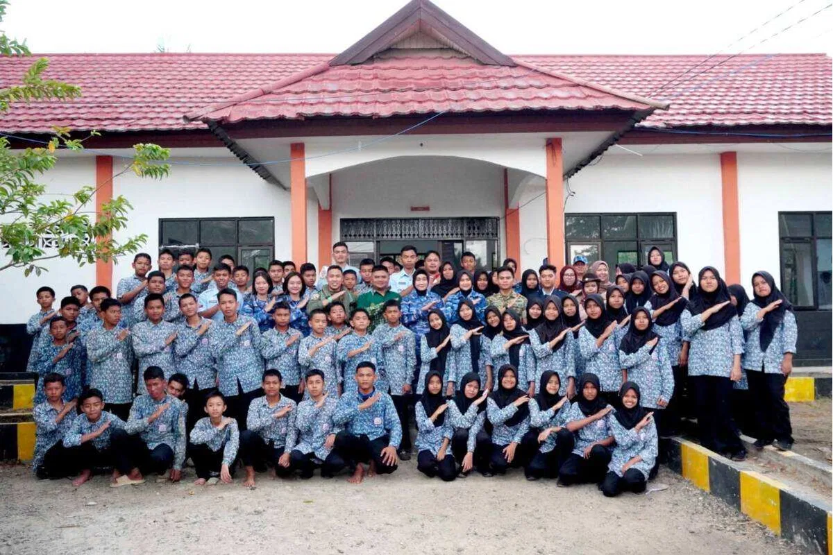 Dari Rasa Ingin Tahu Hingga Cita-Cita, Lanud Sjamsudin Noor Dekatkan Dunia TNI AU Dengan Siswa SRMP 20 Budi Luhur
