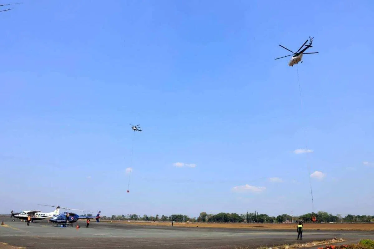 Menembus Asap Karhutla Kalsel, Personel Lanud Sjamsudin Noor dan Kekuatan Udara Bergerak, Heli TNI AU dan Gabungan Dikerahkan, Wujud Negara Hadir