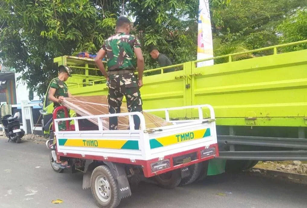 Menembus Gang Sempit: Ketika 'Motor Roda Tiga' Satgas TMMD 129 Bojonegoro Bawa Harapan Rumah Layak Huni Warga Kesongo Menembus Gang Sempit: Ketika 'Motor Roda Tiga' Satgas TMMD 129 Bojonegoro Bawa Harapan Rumah Layak Huni Warga Kesongo