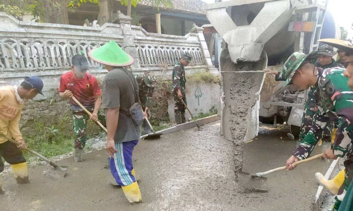 Sentuhan Akhir TMMD 129 di Dusun Mundu: Asa Baru Warga Kesongo di Atas Jalan Beton Sentuhan Akhir TMMD 129 di Dusun Mundu: Asa Baru Warga Kesongo di Atas Jalan Beton