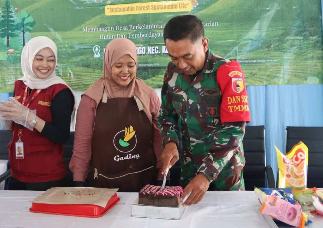 Sinergitas Satgas TMMD 129 Bojonegoro dan Mahasiswa KKN-TK Unigoro Dongkrak Ekonomi Desa Kesongo Sinergitas Satgas TMMD 129 Bojonegoro dan Mahasiswa KKN-TK Unigoro Dongkrak Ekonomi Desa Kesongo