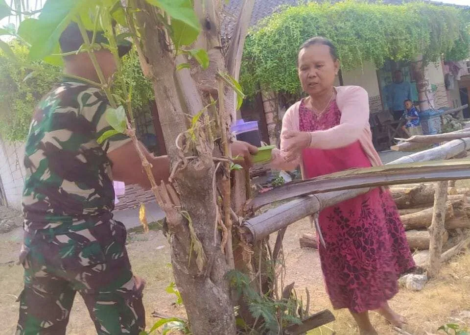 Kopi Tulus Ibu Muji: Bukti Kemanunggalan TNI-Rakyat di TMMD 129 Bojonegoro Kopi Tulus Ibu Muji: Bukti Kemanunggalan TNI-Rakyat di TMMD 129 Bojonegoro