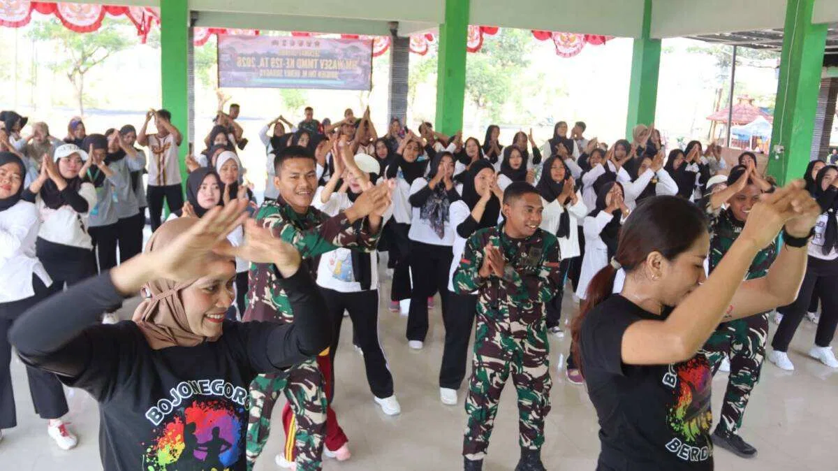 TMMD 129 Bojonegoro: TNI dan Warga Kesongo Menyatu dalam Irama Line Dance TMMD 129 Bojonegoro: TNI dan Warga Kesongo Menyatu dalam Irama Line Dance